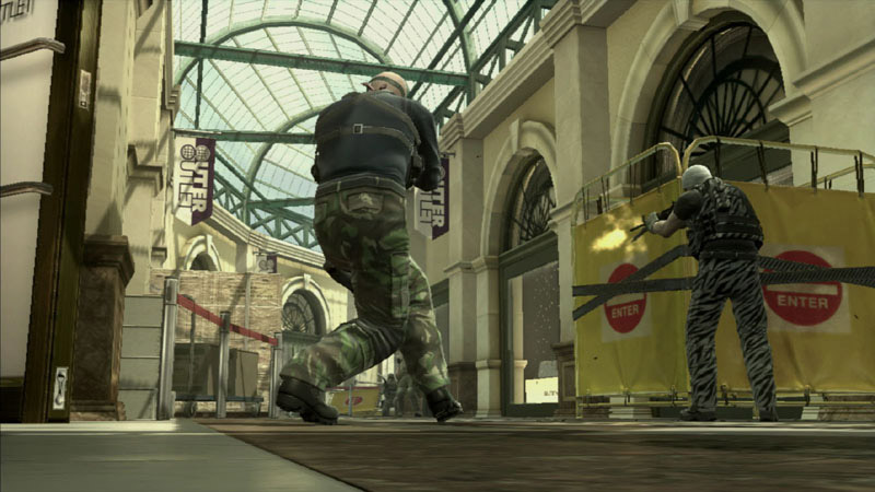 Illustration for article titled Order Metal Gear Online SCENE Expansion Early, Get Cardboard Box Head